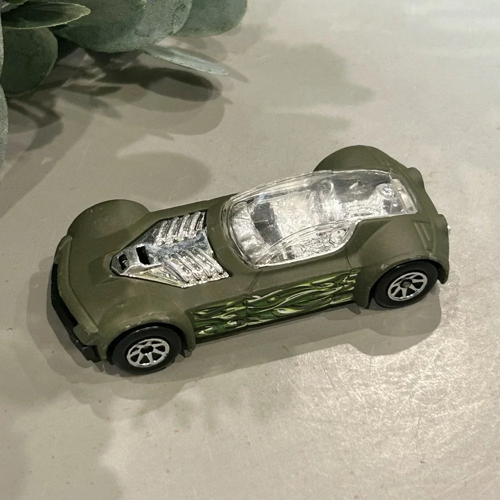 Hot Wheels—Ballistik Matte‎ Green & Flames Die Cast Car 2001